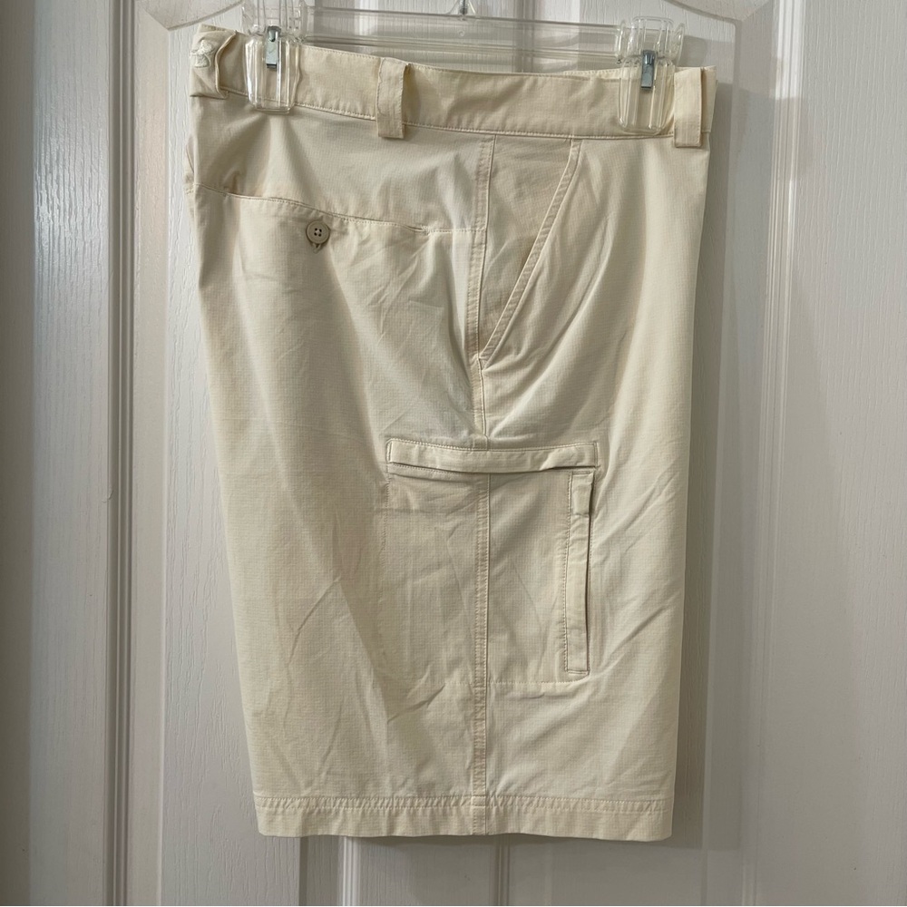 Under Armour Golf Cargo Short - Cream.  Mens:  32.